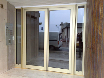 Porte d'entre 2 vantaux + fixes