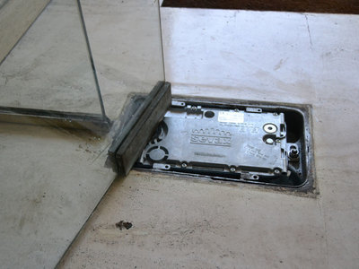 Frein de sol porte en verre